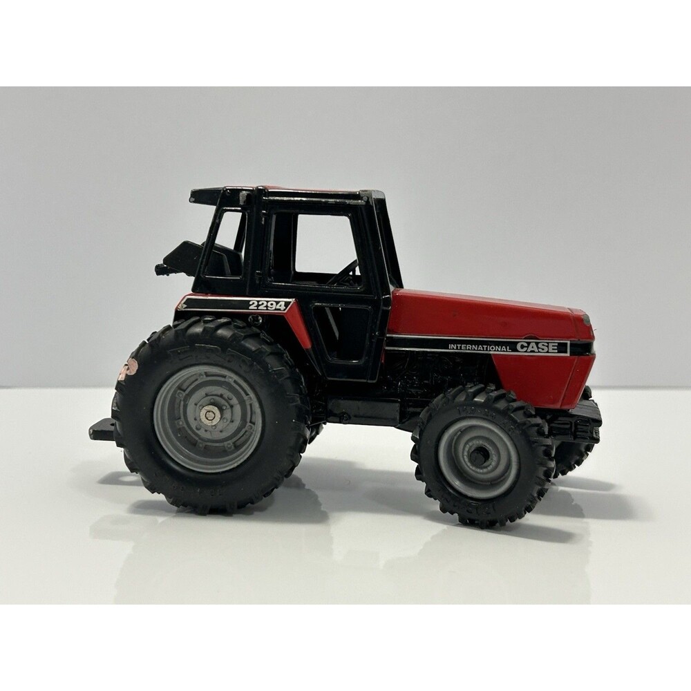 Vtg Ertl 1/32 scale die-cast/plastic IH Case 2294 w/frontend tractor red/black